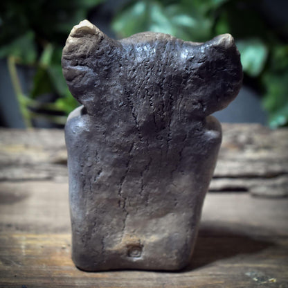 Cernunnos Skulptur aus Rauchbrandton – archaische Tonfigur des Gehörnten SKU241