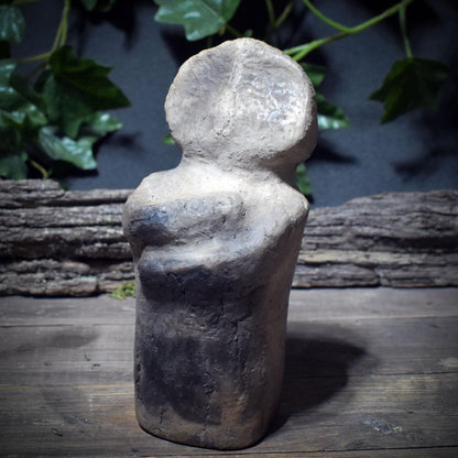 Seelen Idole – archaische Tonfiguren in 3 Größen (S–M–L) – Schutz • Trost • Vertrauen • Stärke – spirituelle Skulpturen SIS001