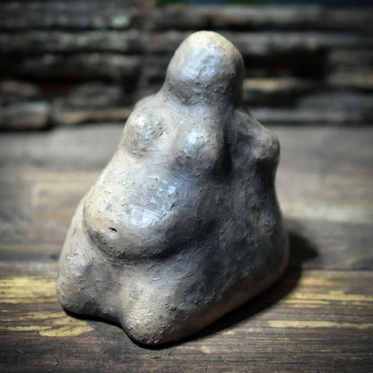 Wunschhüter aus Rauchbrand-Ton – archaische Ritualform zur stillen Bewahrung von Intentionen | wähle deinen persönlichen Begleiter - WHI001