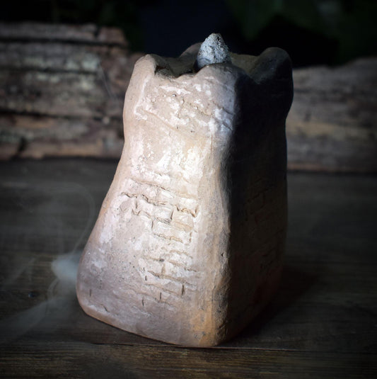 Rückfluss Räucherturm aus Ton – Meditations-Deko & Spirituelles Geschenk – Backflow Räucherkegelhalter für Achtsamkeit/Energiefluss RÄH060