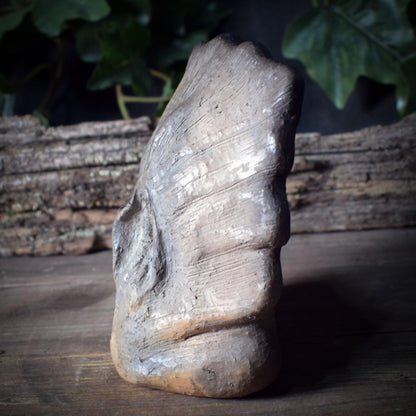 Yoni Skulptur in Muschelform – Weibliche Urkraft Kunstobjekt – Handgefertigte Göttinnen-Statue zur Heilung & Selbstliebe