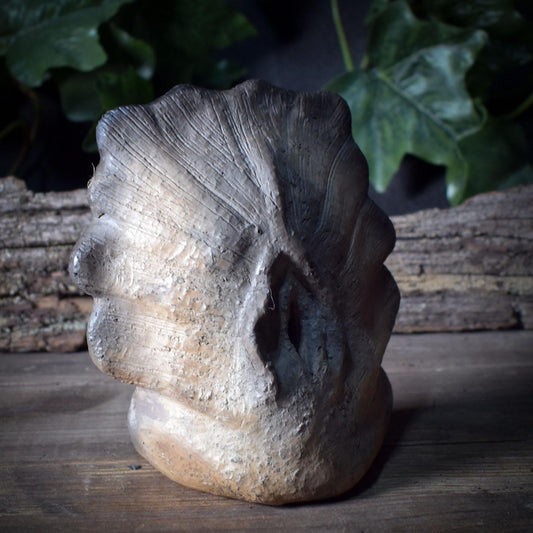 Yoni Skulptur in Muschelform – Weibliche Urkraft Kunstobjekt – Handgefertigte Göttinnen-Statue zur Heilung & Selbstliebe SKU241