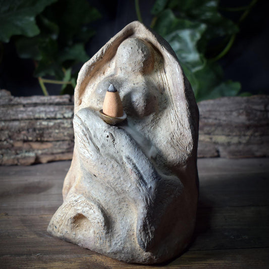 Hüterin des Meeres Skulptur – Göttin & Meereswesen mit Wal Rückfluss Räucherhalter SKU243