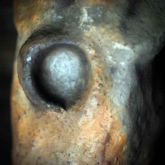 Mondgöttin Skulptur aus Rauchbrandton – archaische Göttinnenfigur für Zyklen & Intuition SKU246