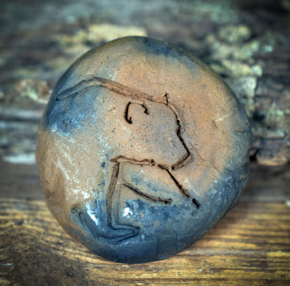 Zeichen der Spur – Archaisches Symbolset aus Rauchbrandton | Krafttier Essenzen | Handgefertigte Ritualsteine ZDS001