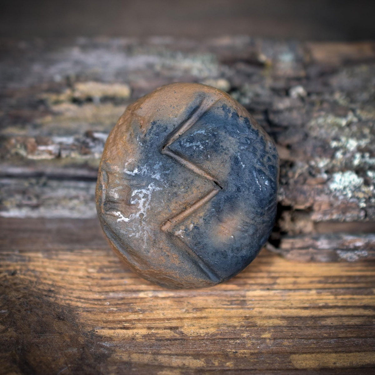 Zeichen der Spur – Archaisches Symbolset aus Rauchbrandton | Krafttier Essenzen | Handgefertigte Ritualsteine ZDS001