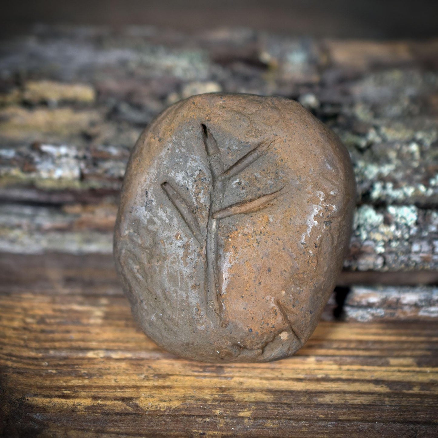 Zeichen der Spur – Archaisches Symbolset aus Rauchbrandton | Krafttier Essenzen | Handgefertigte Ritualsteine ZDS001