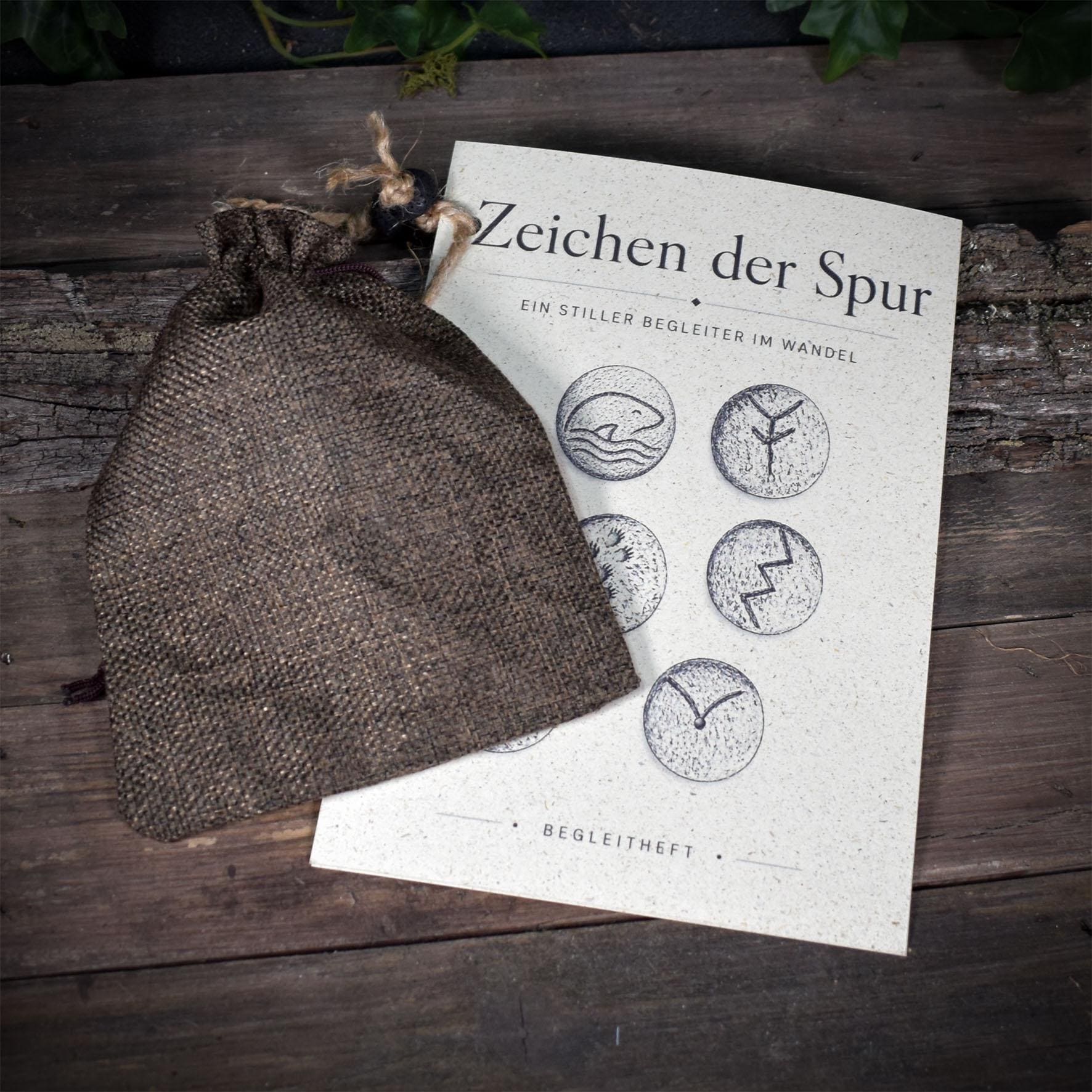 Zeichen der Spur – Archaisches Symbolset aus Rauchbrandton | Krafttier Essenzen | Handgefertigte Ritualsteine ZDS001