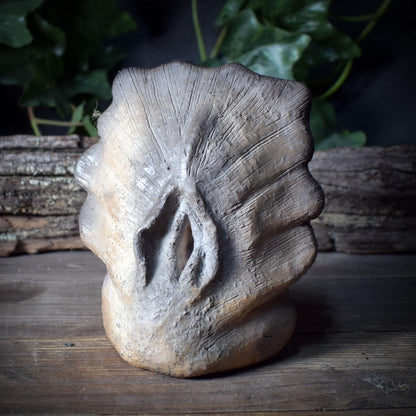 Yoni Skulptur in Muschelform – Weibliche Urkraft Kunstobjekt – Handgefertigte Göttinnen-Statue zur Heilung & Selbstliebe