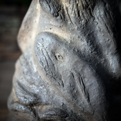 Wächter des Meeres Skulptur – Spirituelle Meeresgottheit – Handgefertigte Ozean-Figur für Altar & Kraftort – Maritimes Unikat