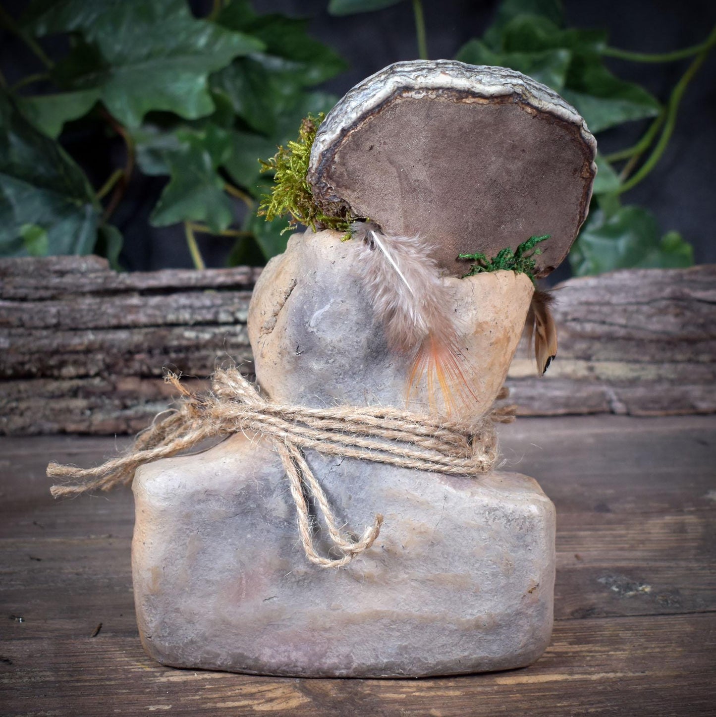 Waldgeist Skulptur, Archaische Büste aus Ton mit Baumpilz & Moos, Meditative Kopf-Figur, Spirituelle Kunst, Handgefertigtes Unikat