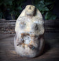 Erdmutter, Archaische Skulptur aus Ton mit Petroglyphen-Symbol, Spirituelle Frauenfigur, Ahnen-Kunst, Handgefertigtes Unikat SKU259