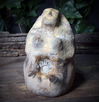 Erdmutter, Archaische Skulptur aus Ton mit Petroglyphen-Symbol, Spirituelle Frauenfigur, Ahnen-Kunst, Handgefertigtes Unikat