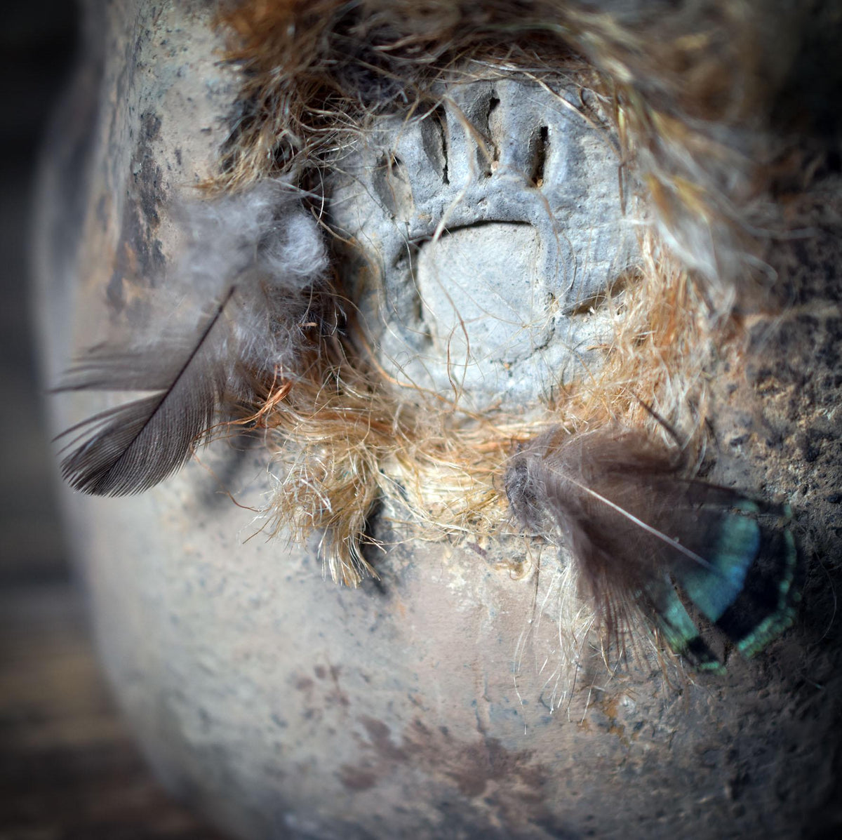 Erdmutter, Archaische Skulptur aus Ton mit Petroglyphen-Symbol, Spirituelle Frauenfigur, Ahnen-Kunst, Handgefertigtes Unikat