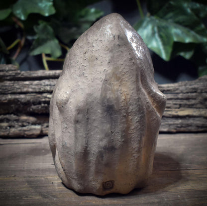 Yoni Skulptur aus Ton handgefertigt, Archaische Wächterin, Spirituelle Tonkunst für Altar & Rituale, Geschenk für Frauen, 15cm SKU260