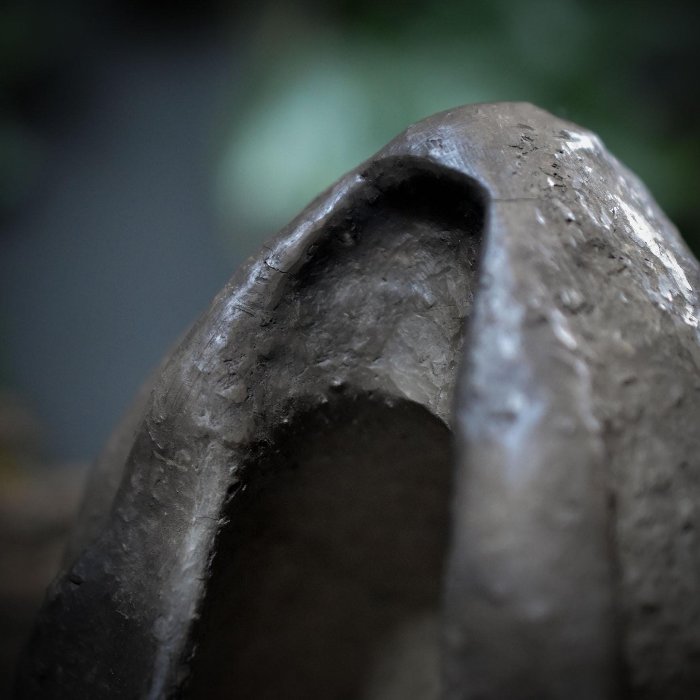 Yoni Skulptur aus Ton handgefertigt, Archaische Wächterin, Spirituelle Tonkunst für Altar & Rituale, Geschenk für Frauen, 15cm SKU260