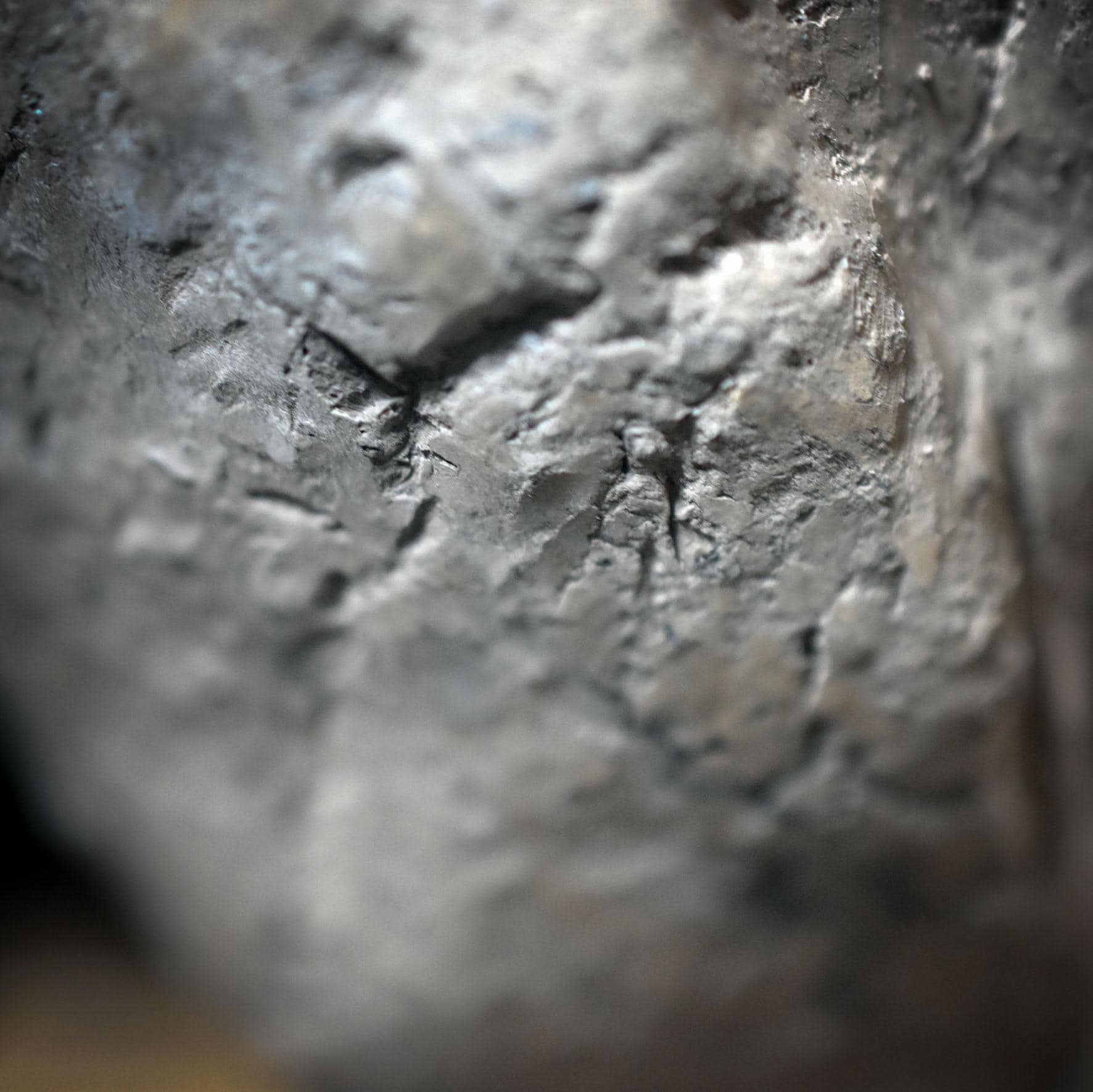 Bär Skulptur aus Ton handgefertigt, Archaisches Krafttier, Große spirituelle Tierfigur für Altar & Schutz, Kraftbär Tonkunst 13cm SKU263