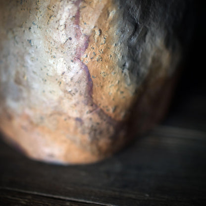 Mondgöttin Skulptur aus Rauchbrandton – archaische Göttinnenfigur für Zyklen & Intuition