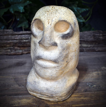 Archaische Büste aus Ton handgefertigt, Spirituelle Gottheit Skulptur, Ahnenfigur für Altar & Meditation, Rauchbrandton Kunst 16cm