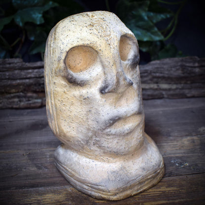 Archaische Büste aus Ton handgefertigt, Spirituelle Gottheit Skulptur, Ahnenfigur für Altar & Meditation, Rauchbrandton Kunst 16cm SKU265