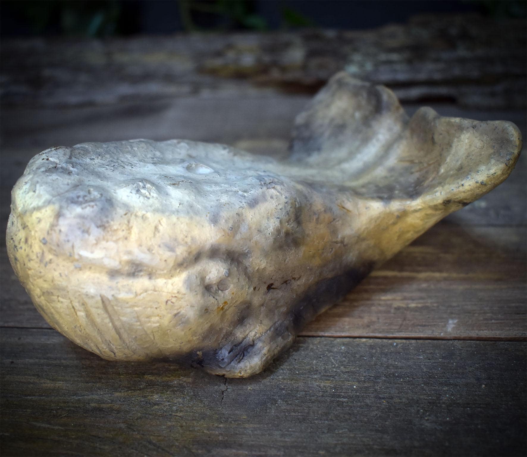 Wal Skulptur aus Rauchbrandton, Krafttier Figur handgefertigt, Archaischer Hüter der Tiefe, Spirituelle Meereskunst Unikat 735g SKU269