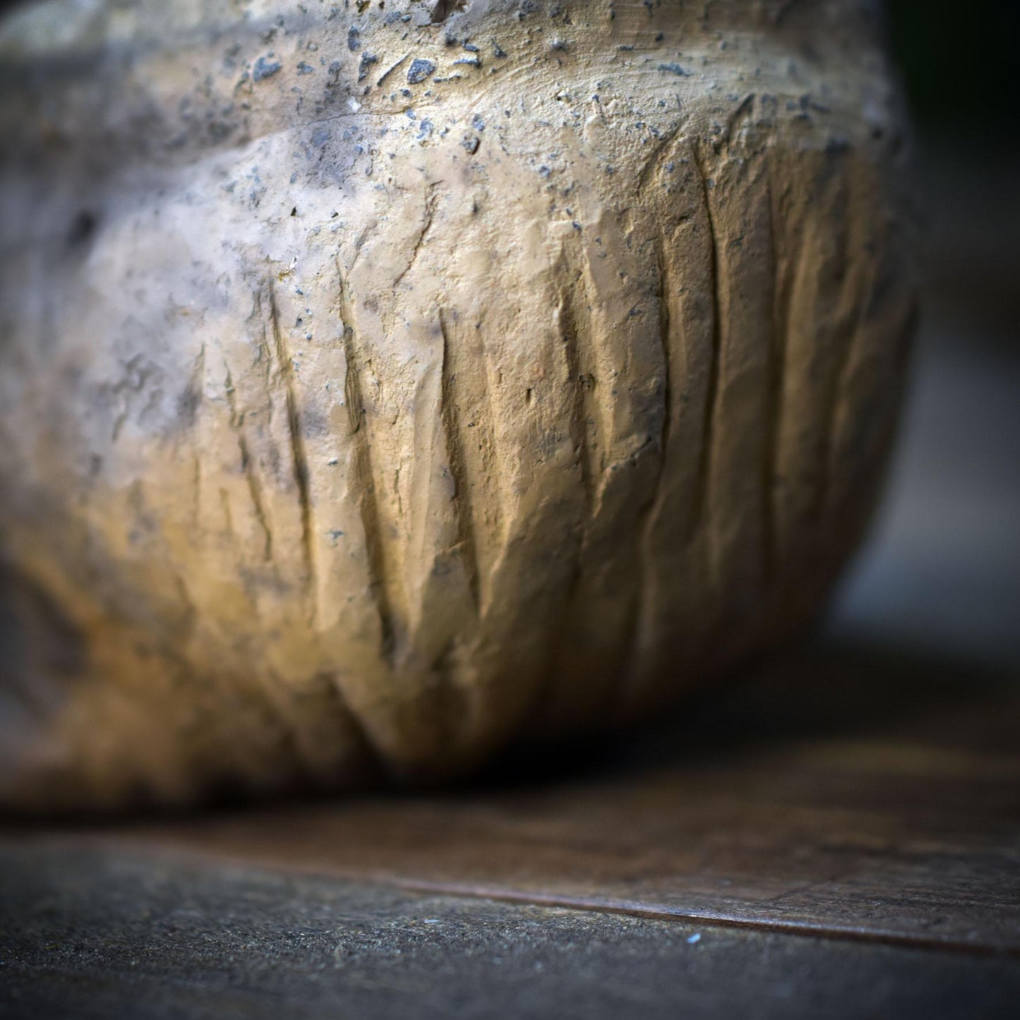 Wal Skulptur aus Rauchbrandton, Krafttier Figur handgefertigt, Archaischer Hüter der Tiefe, Spirituelle Meereskunst Unikat 735g SKU269