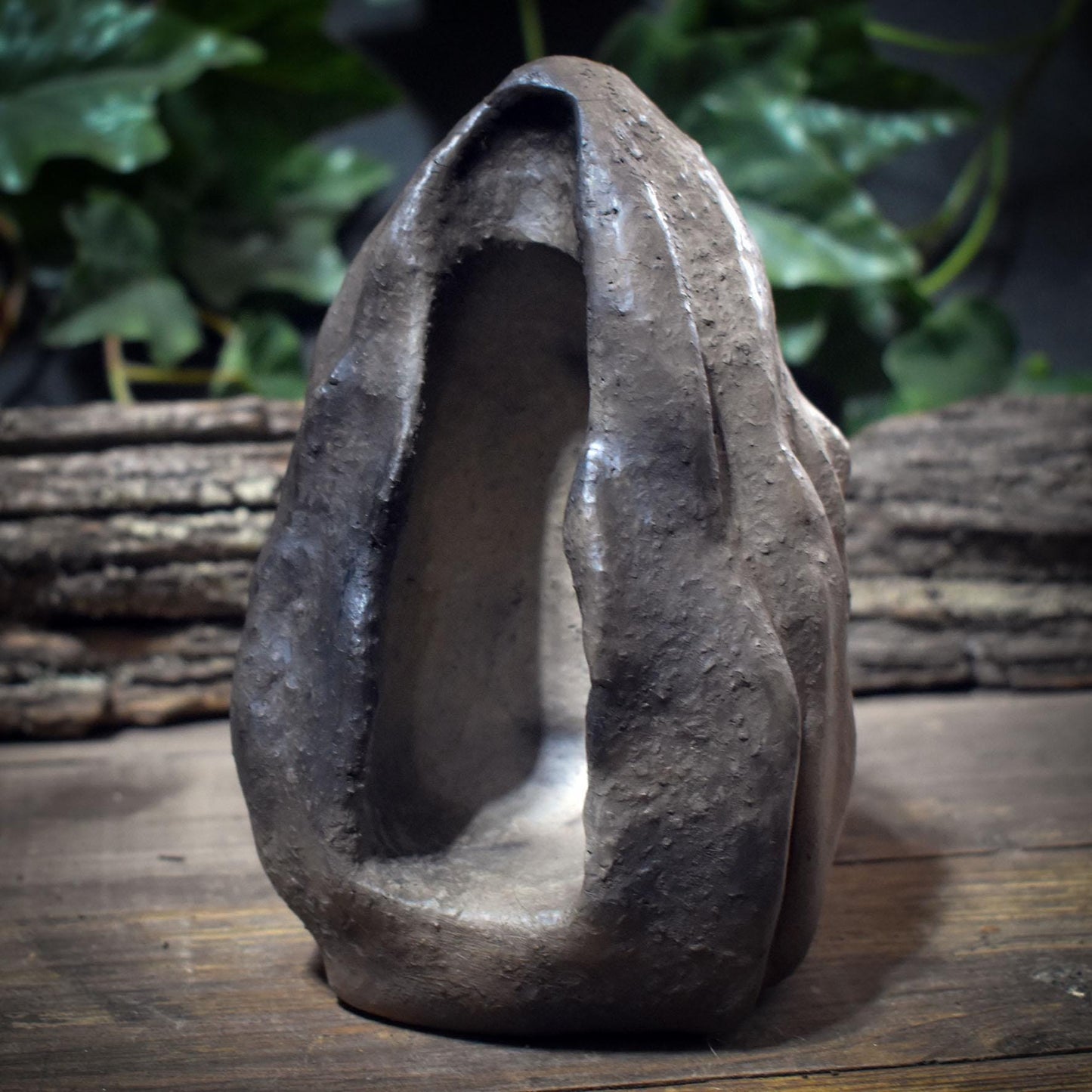 Yoni Skulptur aus Ton handgefertigt, Archaische Wächterin, Spirituelle Tonkunst für Altar & Rituale, Geschenk für Frauen, 15cm SKU260