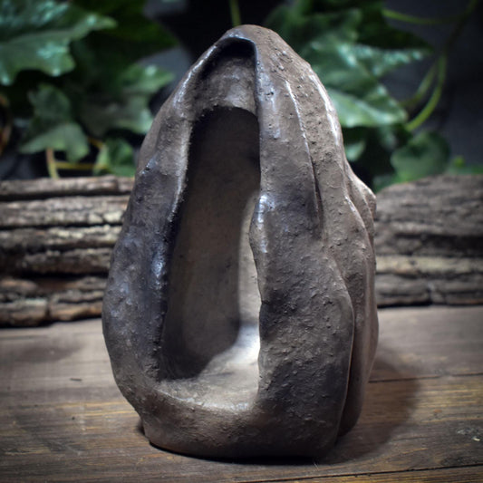 Yoni Skulptur aus Ton handgefertigt, Archaische Wächterin, Spirituelle Tonkunst für Altar & Rituale, Geschenk für Frauen, 15cm SKU260