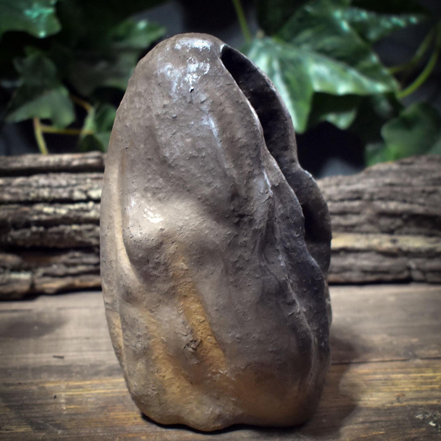 Yoni Skulptur aus Ton handgefertigt, Archaische Wächterin, Spirituelle Tonkunst für Altar & Rituale, Geschenk für Frauen, 15cm SKU260