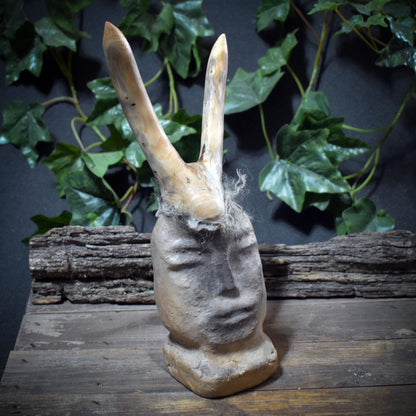 Schamanische Maske Skulptur mit Geweih, Archaisches Geistwesen aus Ton & Holz, Spirituelle Altar Kunst, Ritual Begleiter Unikat 28cm SKU264