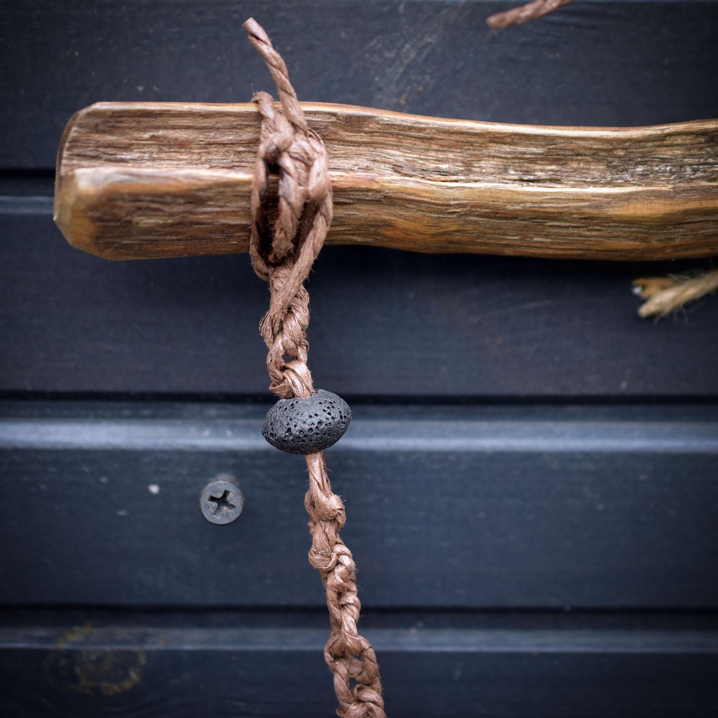 Wandbehang Hüter des Waldes aus Rauchbrandton, Schamanische Wanddeko Sero Nails, Naturkunst Maske, Unikat 68cm 1,3kg HEX042