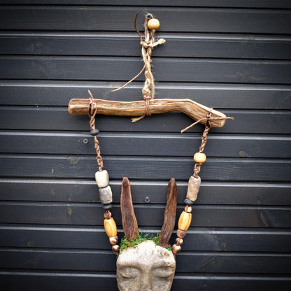 Wandbehang Hüter des Waldes aus Rauchbrandton, Schamanische Wanddeko Sero Nails, Naturkunst Maske, Unikat 68cm 1,3kg HEX042