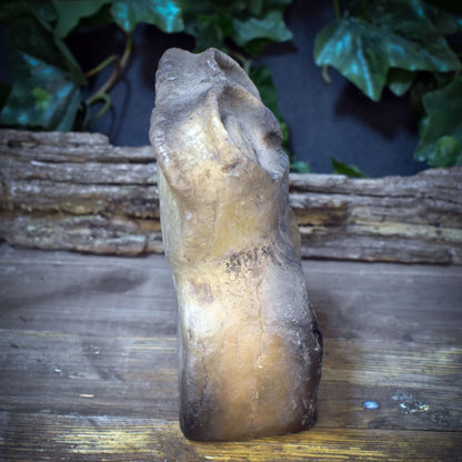 Eule Skulptur aus Keramik, archaisches Krafttier Eule handgemacht, Eulenfigur aus Ton für den Altar, spirituelle Deko SKU271