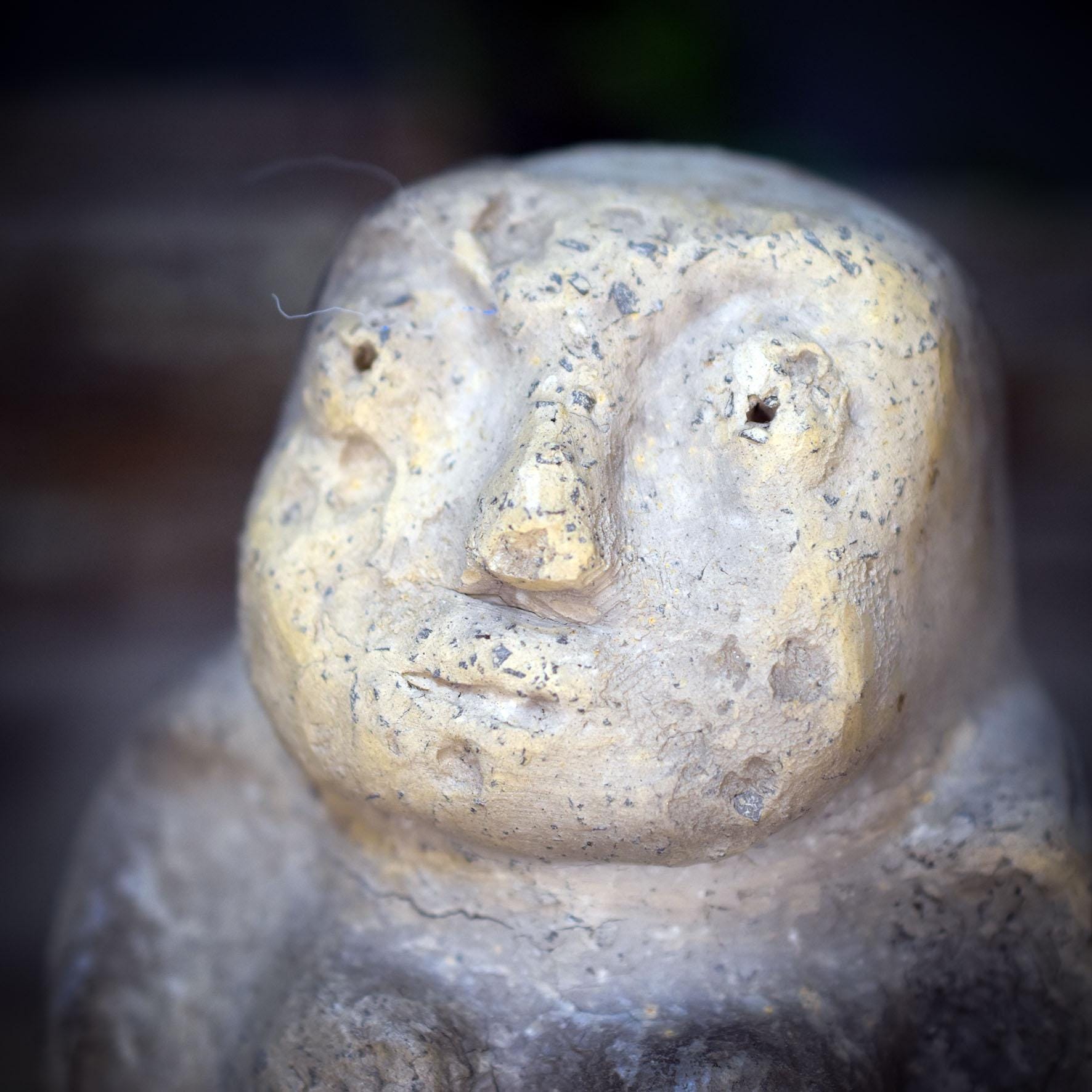 Sheela na Gig Skulptur Ton, keltische Fruchtbarkeitsgöttin, handgemachte archaische Göttin Figur, spirituelle Altar Deko
