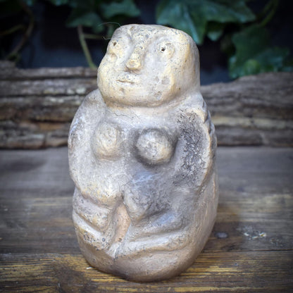 Sheela na Gig Skulptur Ton, keltische Fruchtbarkeitsgöttin, handgemachte archaische Göttin Figur, spirituelle Altar Deko