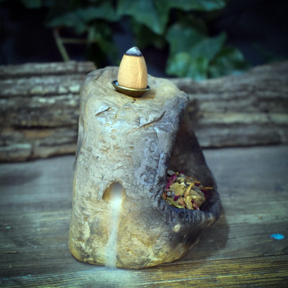 Backflow Räucherkegelhalter Ton, Mini Altar Grotte, Wasserfall Räucherdose, schamanische Räucherschale, Wicca Altar Deko RÄH063