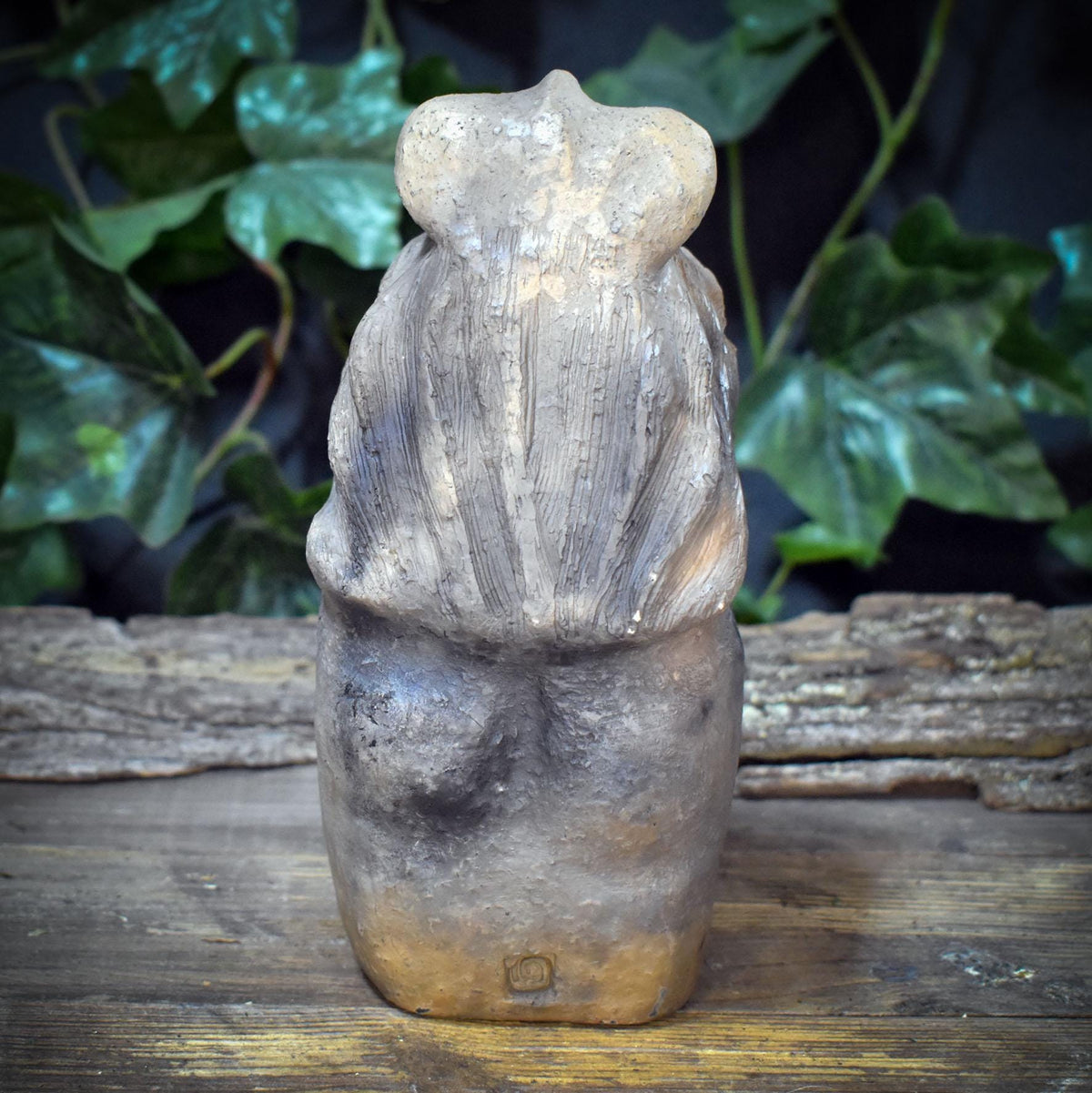 Baubo Skulptur aus Ton, Archaische Frauenfigur, Mythologische Keramik, Spirituelle Erdgöttin, Handgefertigtes Unikat für den Altar