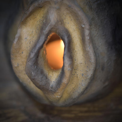 Yoni Teelichthalter aus Ton, Archaisches Windlicht, Sakrale Gebärmutter Kunst, Handgefertigte Altar Schale, Erdgöttin TKH031