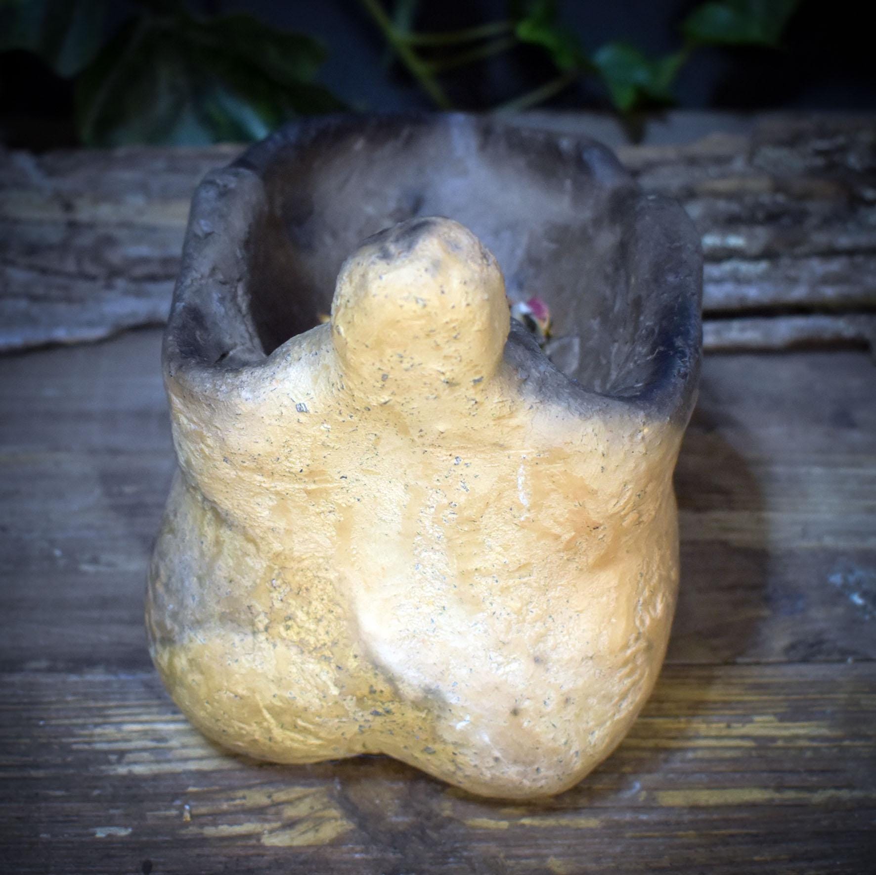 Göttinnen Opferschale aus Ton, Archaische Gabenschale, Ritueller Räucherhalter, Handgeformte Altar Schale, Urmutter Kunst GEF018