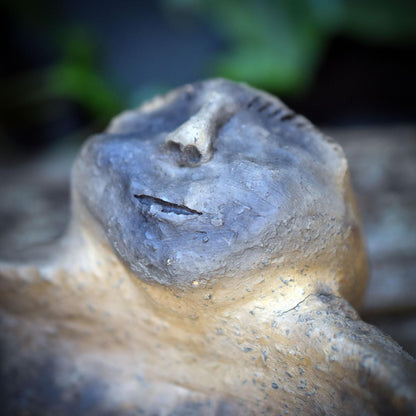 Lebensbaum Opferschale aus Ton, Archaische Gabenschale mit Ahninnenfigur, Ritueller Räucherhalter, Handgeformte Altar Tonschale GEF019