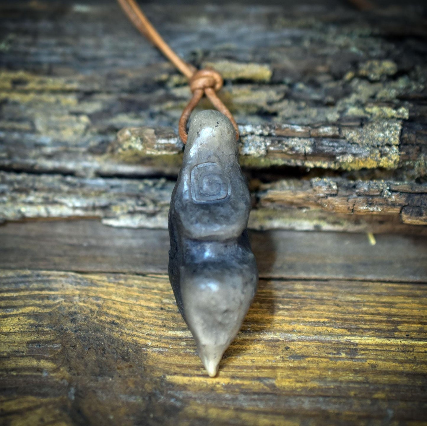 Venus Amulett aus Ton, Archaische Göttin Kette, Fruchtbarkeit Talisman, Handgefertigter Urgöttin Anhänger, Spiritueller Schmuck AMU088
