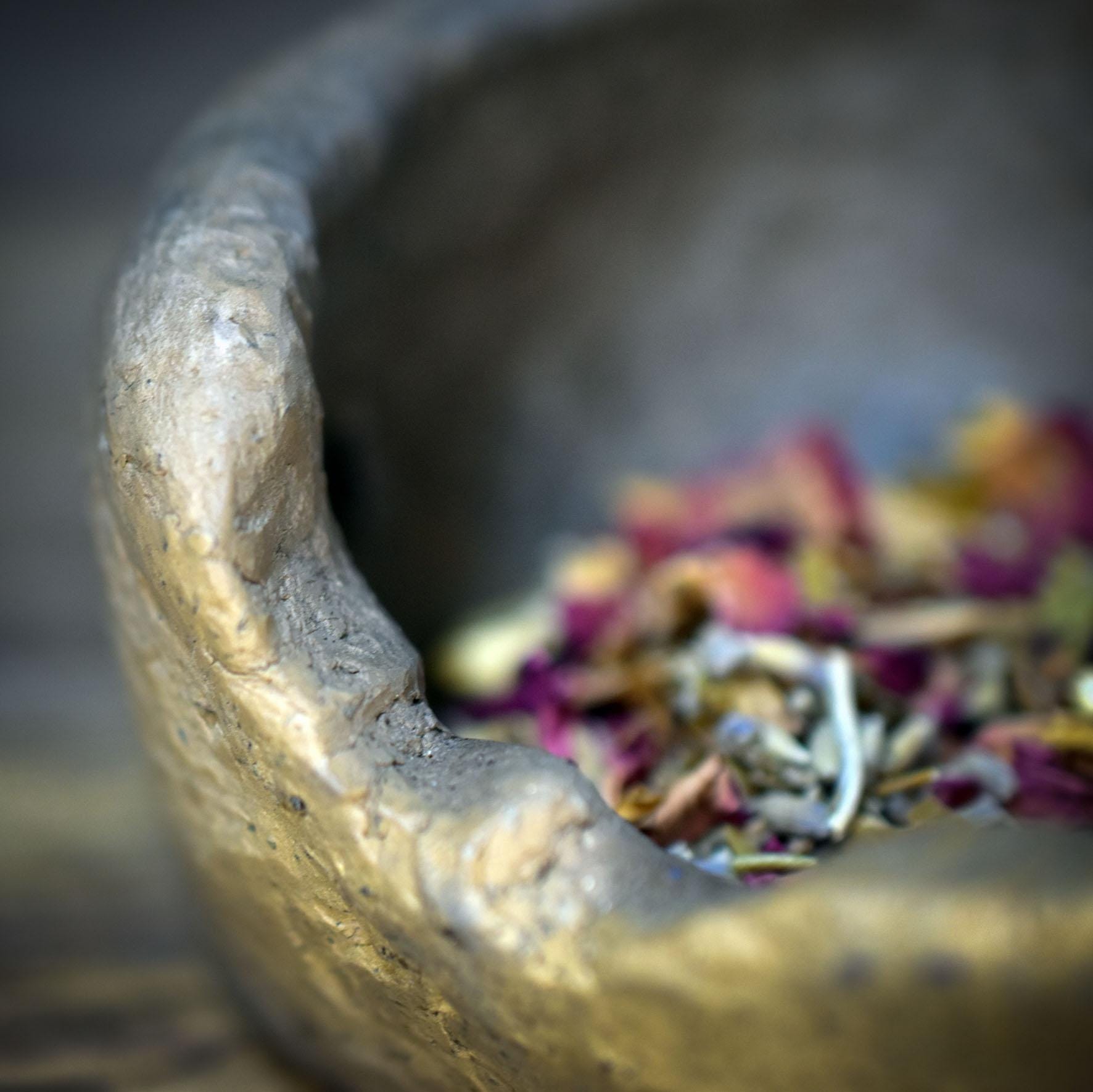 Kleines Räuchergefäß Ton, Teelichthalter rustikal, schamanische Räucherschale, archaische Keramik handgemacht, Wicca Altar Deko RÄG075