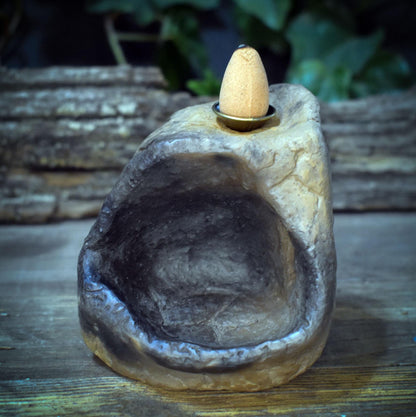 Backflow Räucherkegelhalter Ton, Mini Altar Grotte, Wasserfall Räucherdose, schamanische Räucherschale, Wicca Altar Deko RÄH063