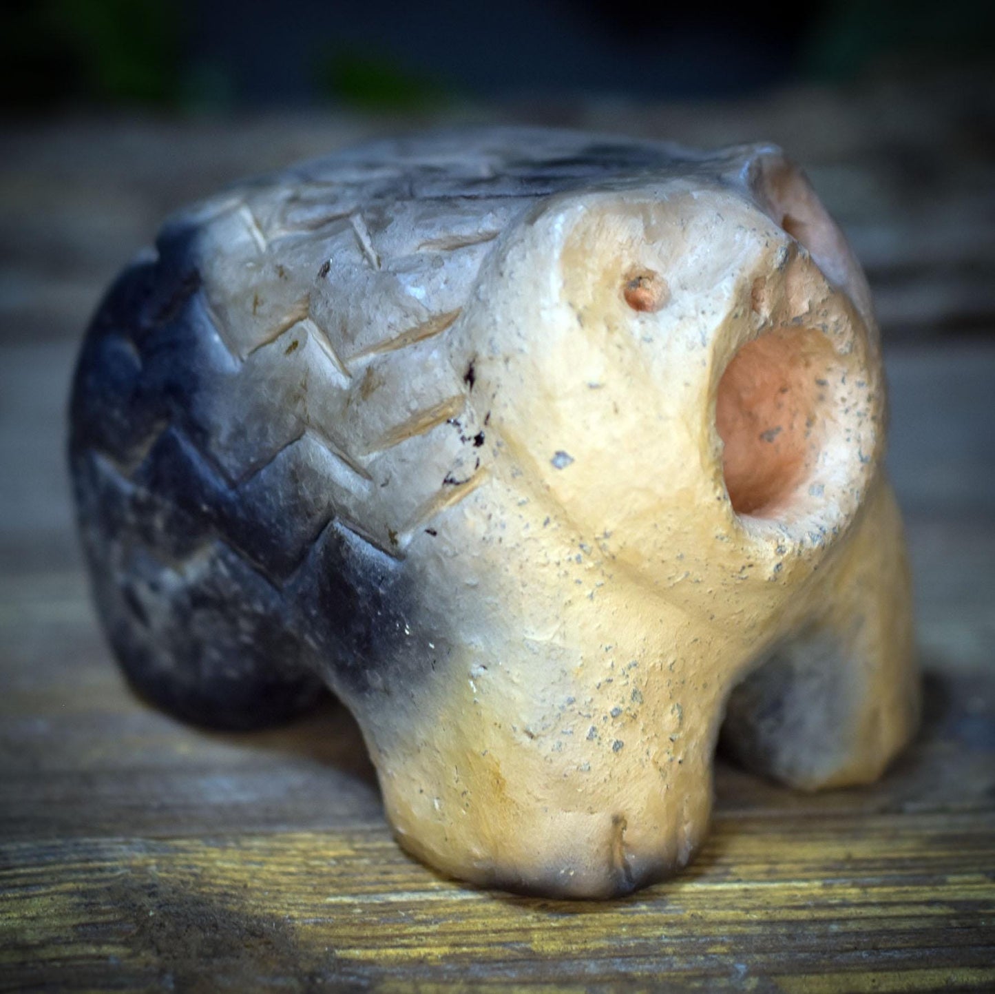 Archaische Igel Skulptur aus Ton, Neolithische Tierfigur nach historischem Vorbild, Handgefertigte Keramik, Spirituelle Kraftfigur SKU286