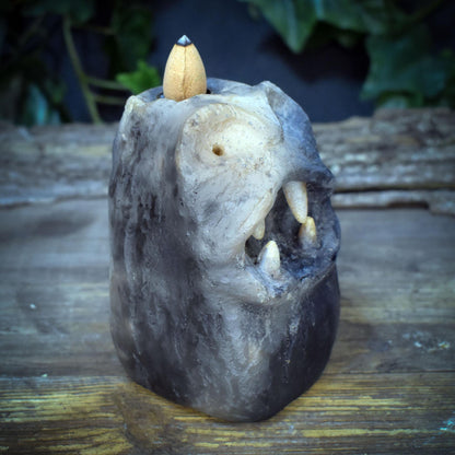 Backflow Räucherkegelhalter Ton, Donnerkeil Wächter Figur, schamanischer Altar Bedarf, Wasserfall Räuchergefäß, Keramik Unikat RÄH066