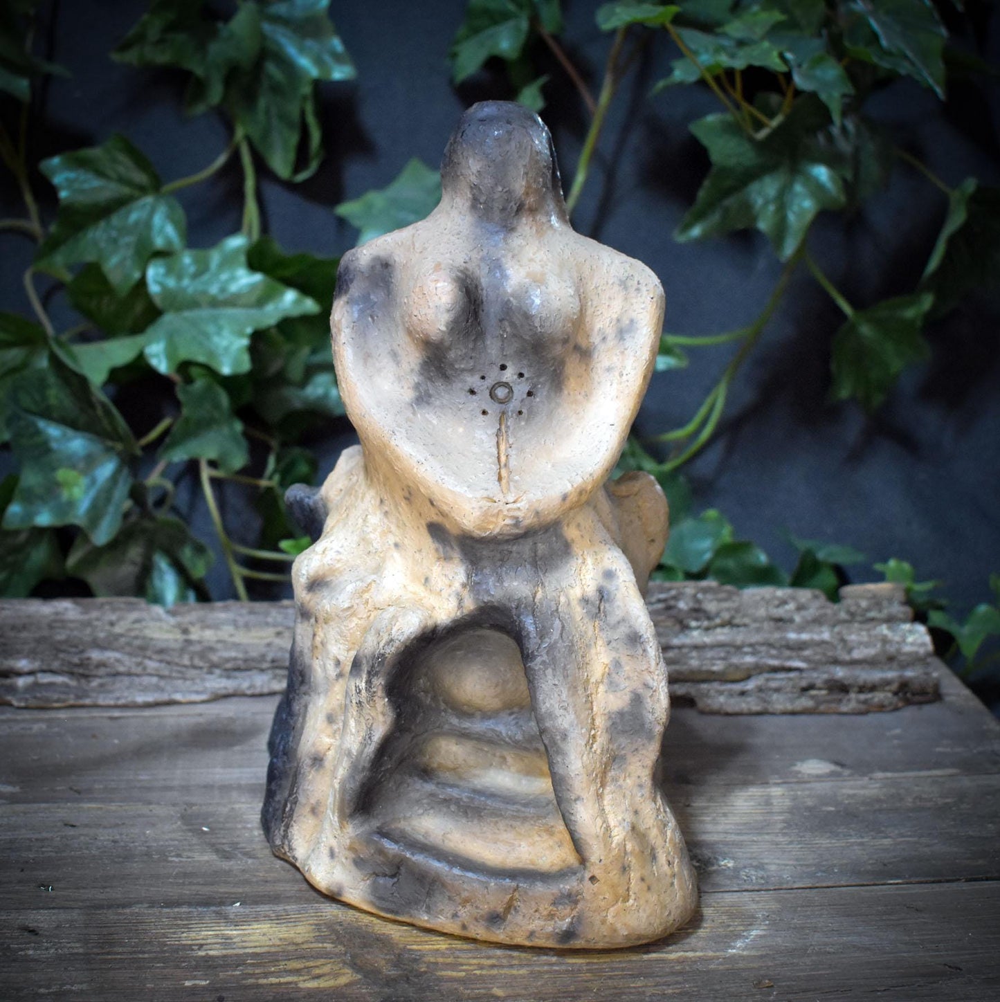 Holda Göttin Skulptur Ton, Erdmutter Figur handgemacht, Freya Altar Deko, archaische weise Frau Statue Keramik SKU291