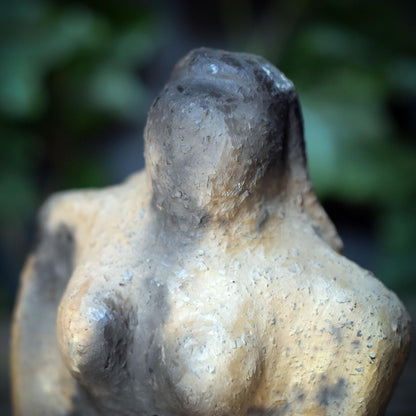 Holda Göttin Skulptur Ton, Erdmutter Figur handgemacht, Freya Altar Deko, archaische weise Frau Statue Keramik SKU291