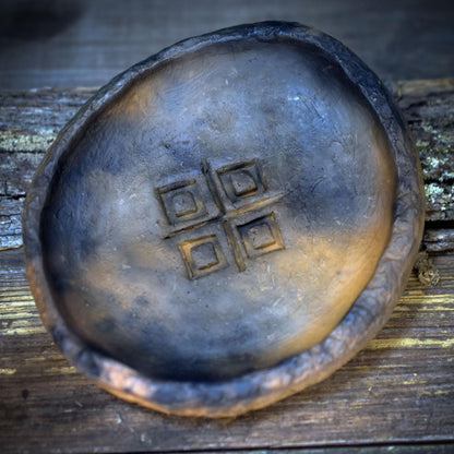 Räucherschale Ton, archaisches Erdsymbol Räuchergefäß, schamanische Schale Rauchbrand, Wicca Altar Deko, handgemachtes Unikat RÄG077