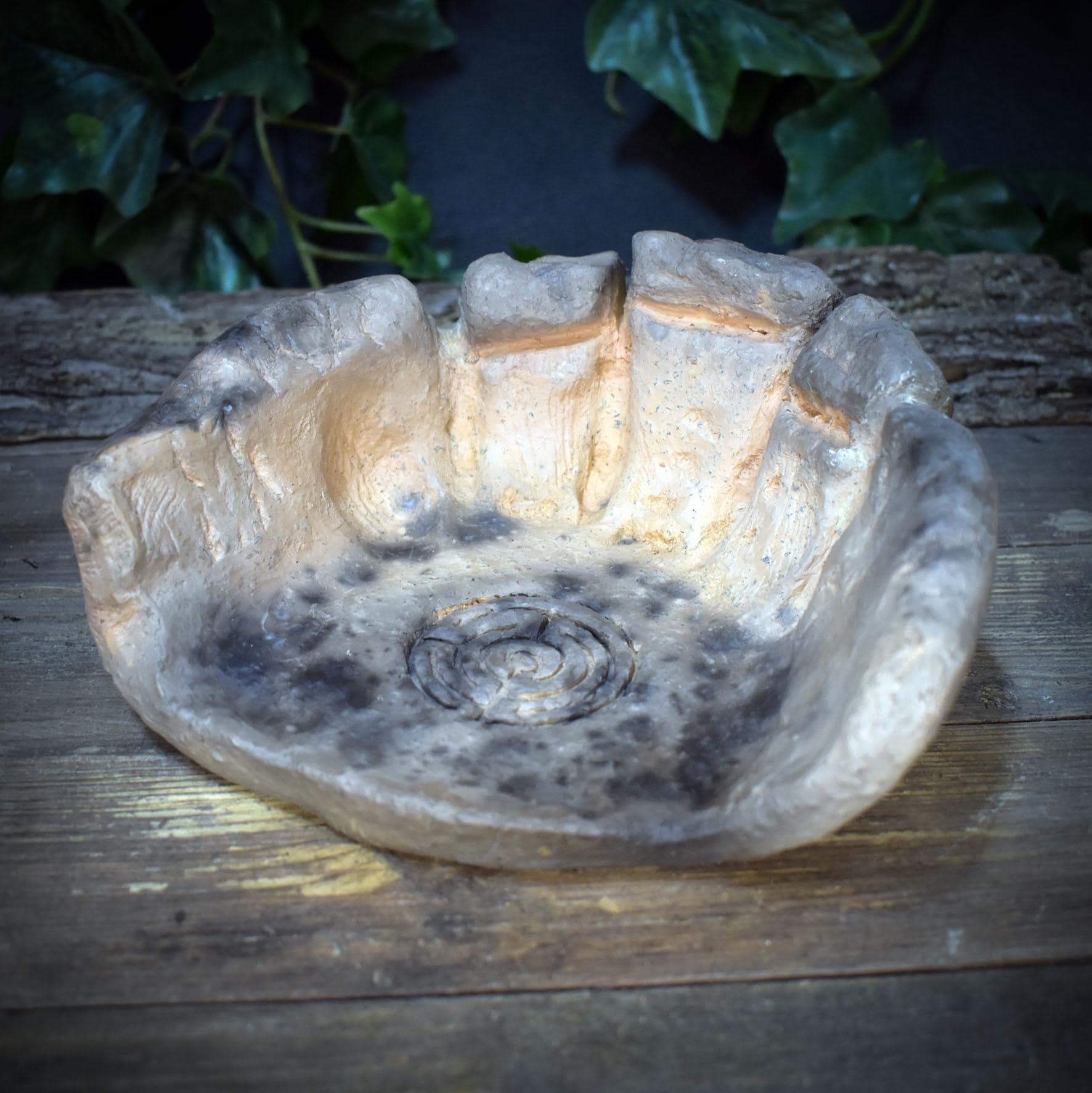 Altar Schrein Ton, Labyrinth Ritualschale handgemacht, schamanischer Kraftort Rauchbrand, Wicca Deko Schale, Unikat SCH030
