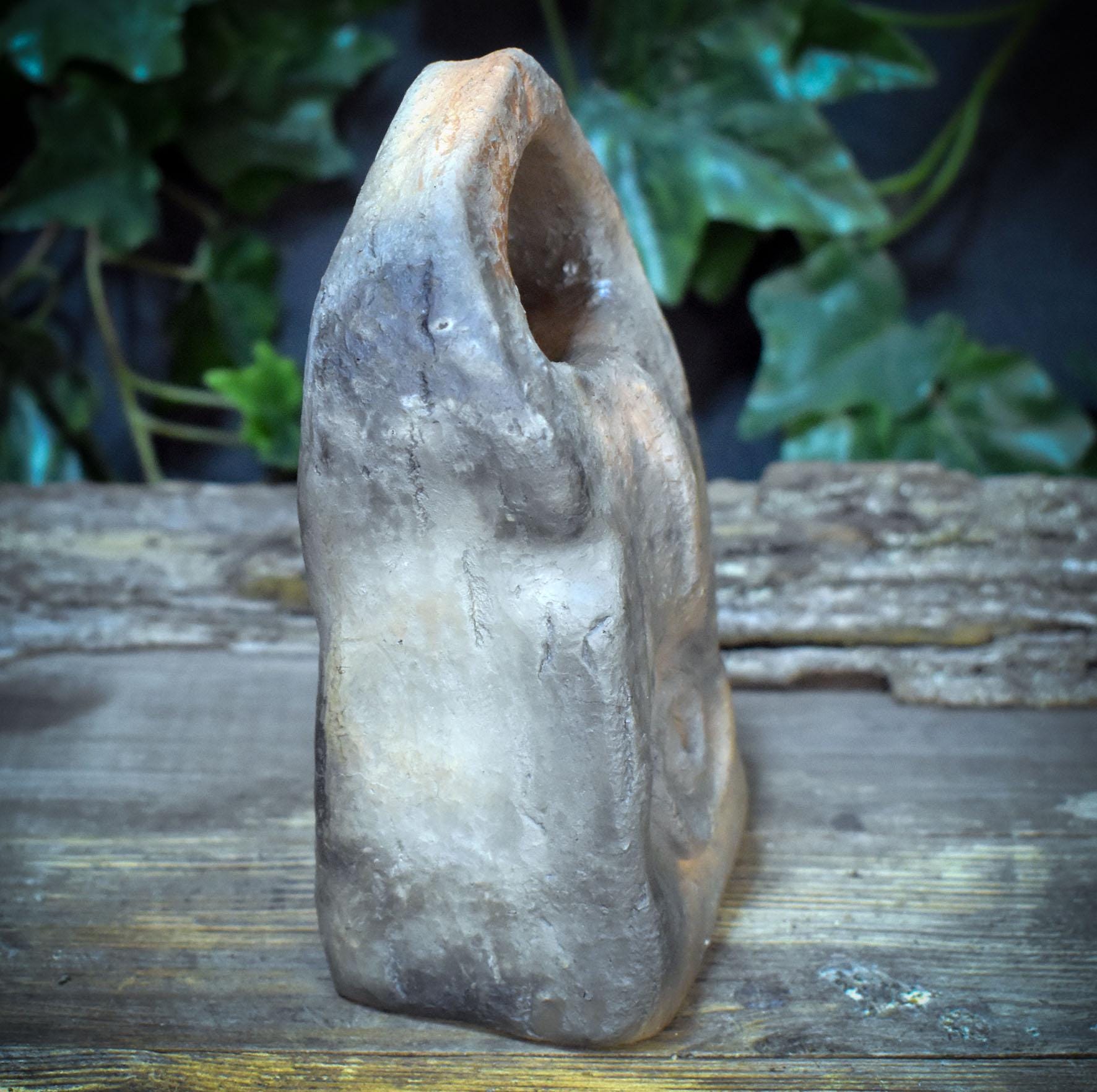 Trauer Skulptur Ton, Gedenkstein mit Blumenvase, kleine Gedenkstätte Spirale, Trost Geschenk Rauchbrand, stiller Begleiter Unikat SKU293